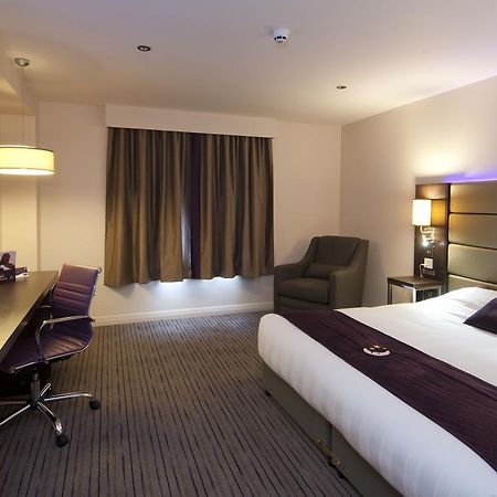 Premier Inn London Romford Central Exterior photo