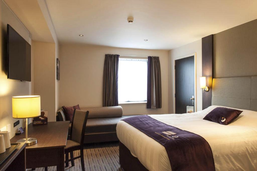 Premier Inn London Romford Central Room photo