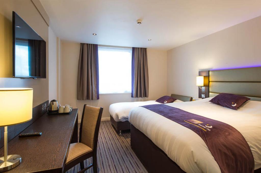 Premier Inn London Romford Central Room photo