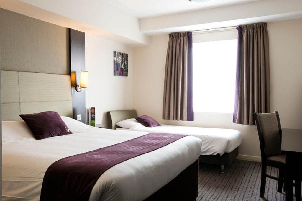 Premier Inn London Romford Central Room photo