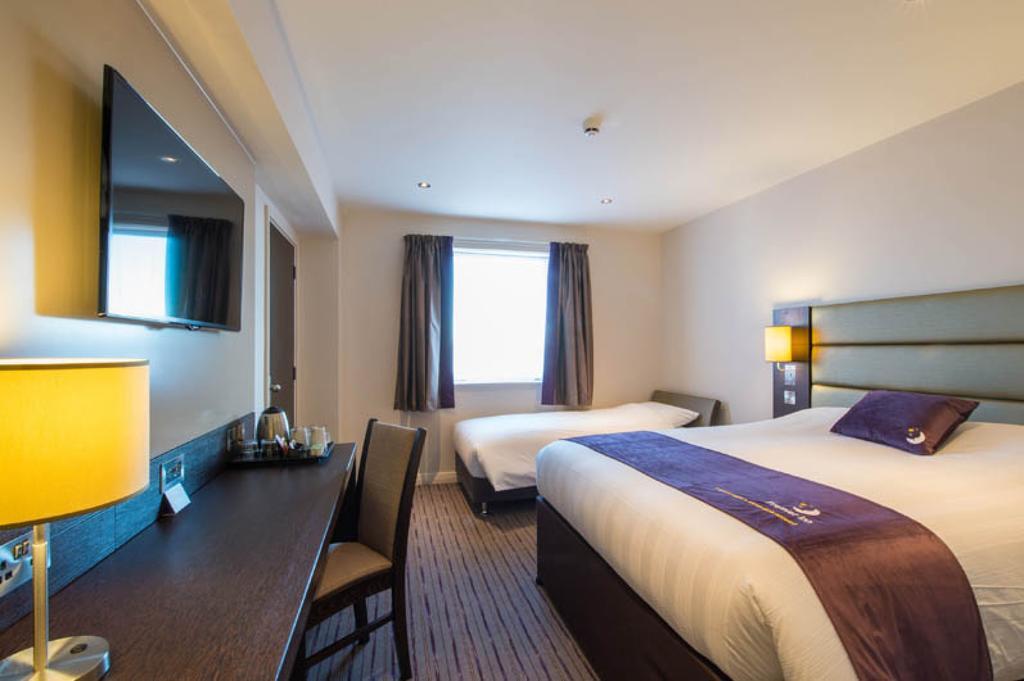 Premier Inn London Romford Central Room photo