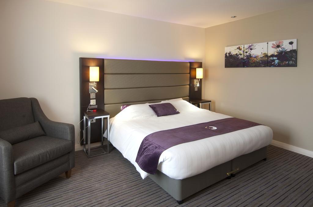 Premier Inn London Romford Central Room photo