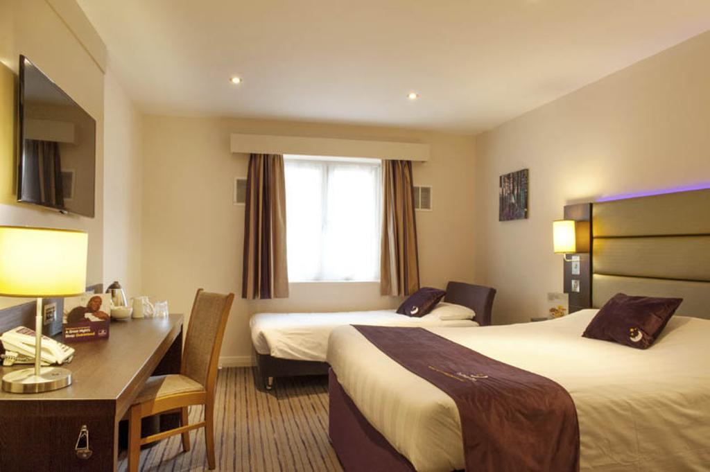 Premier Inn London Romford Central Room photo