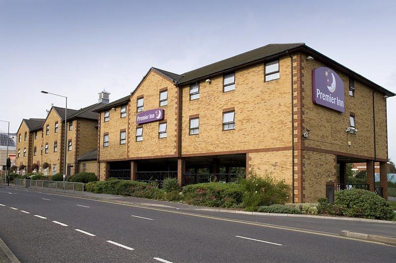 Premier Inn London Romford Central Exterior photo