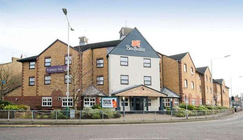 Premier Inn London Romford Central Exterior photo