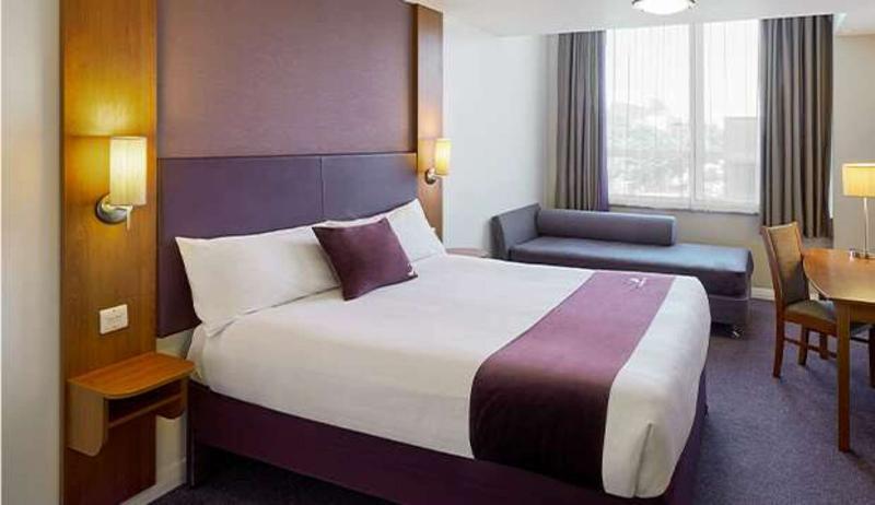 Premier Inn London Romford Central Exterior photo